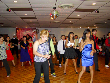 Reception highlight with party lights and music